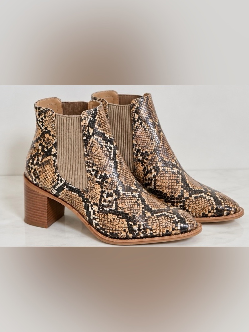 Vince Camuto Jentilliy Snake Print Leather Chelsea Boots Size 6